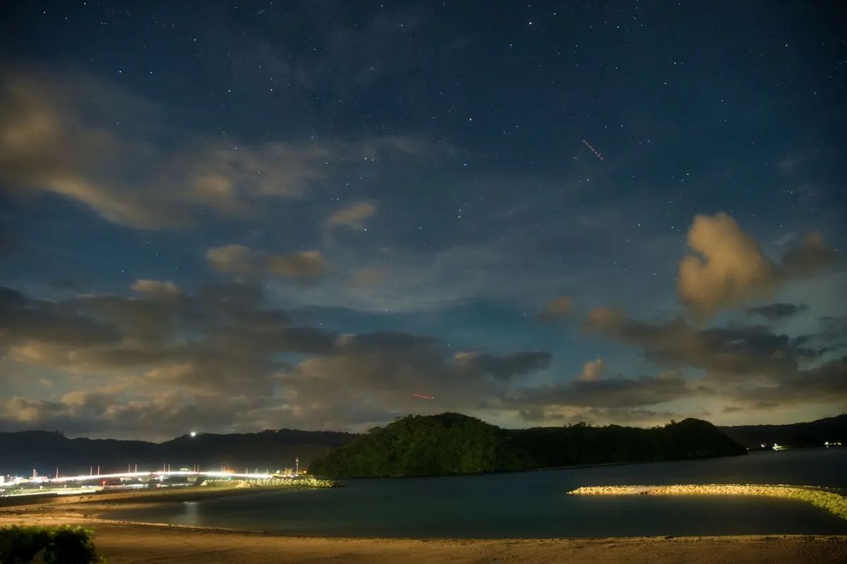 夜明けの海と薄明かりの空・α7S IIIの低照度性能を活かした早朝撮影