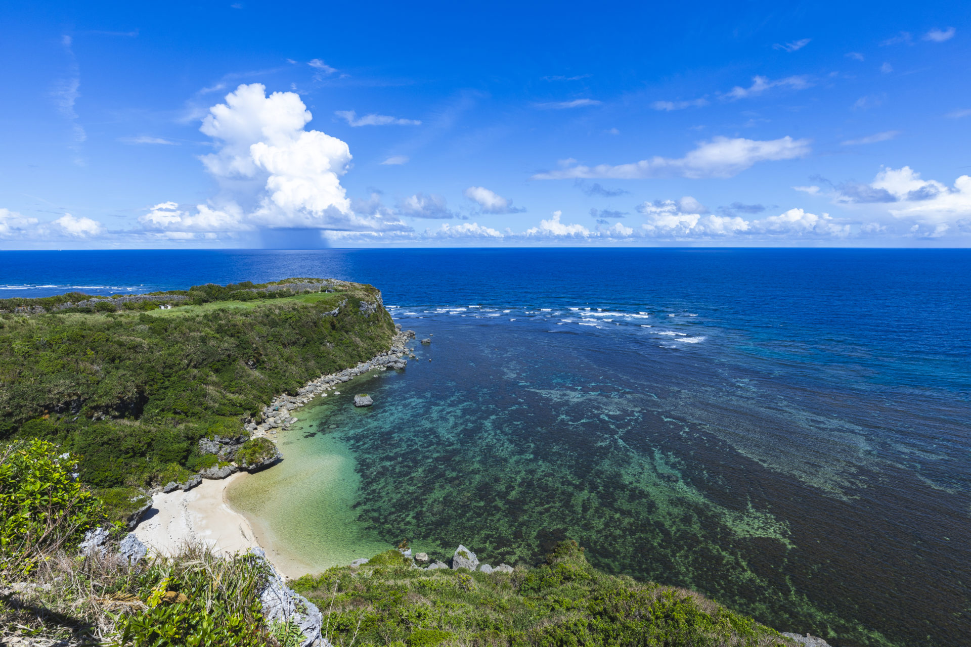 ぬちまーす観光製塩ファクトリー（果報バンタ）